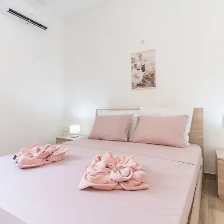 Tempo In St Pauls * St. Paul's Bay