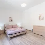 Апартаменты Tempo In St Pauls