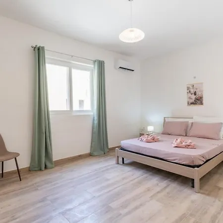 Tempo In St Pauls * St. Paul's Bay